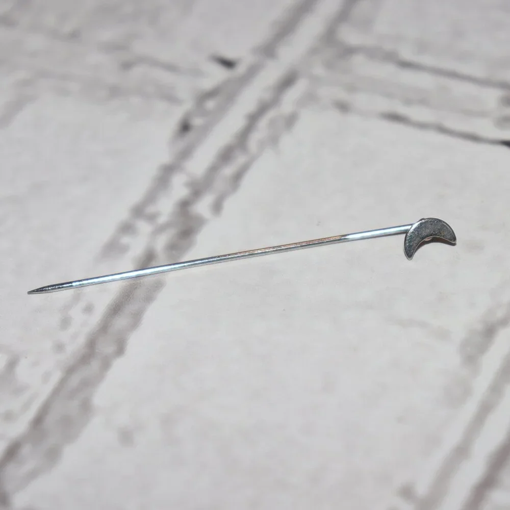 🌙✨🤍 VINTAGE SILVER MOON STICK PIN · 2.5